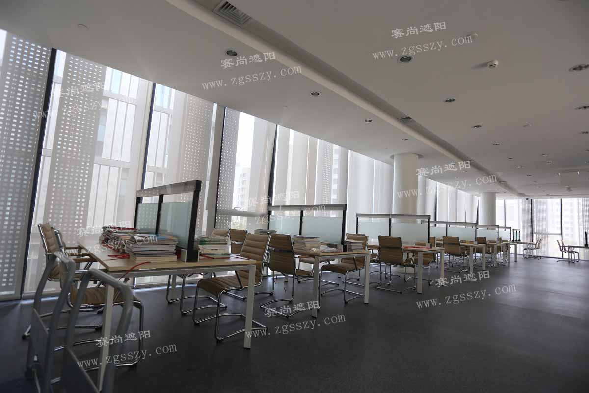 金剛圖書館電動(dòng)卷簾實(shí)景